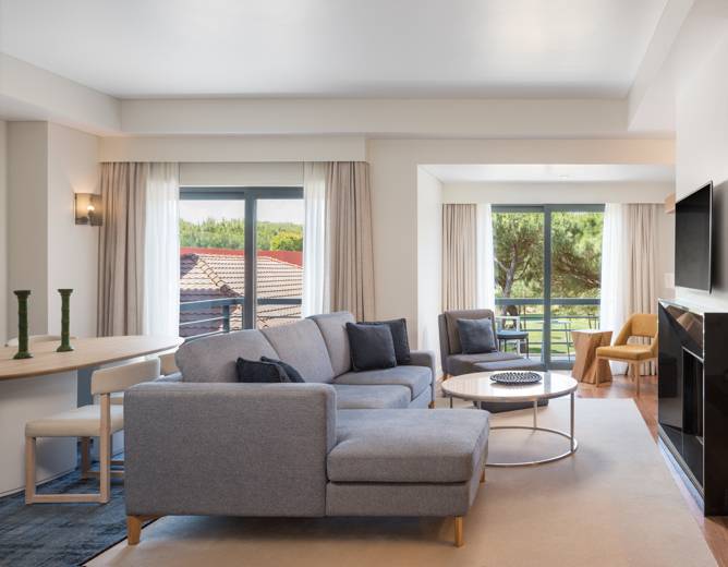 Sheraton Residences by Marriott Intl living room